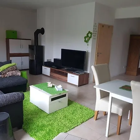 Ebenerdig Mit Terrasse & Garten, Wlan & Parkplatz! Self Check-in & Check-out! Schwedenofen! *