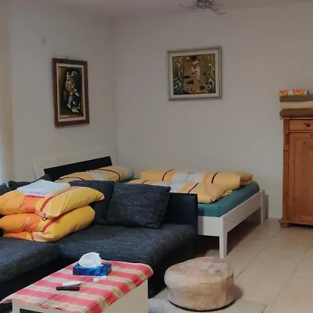 Ebenerdig Mit Terrasse & Garten, Wlan & Parkplatz! Self Check-in & Check-out! Schwedenofen! *